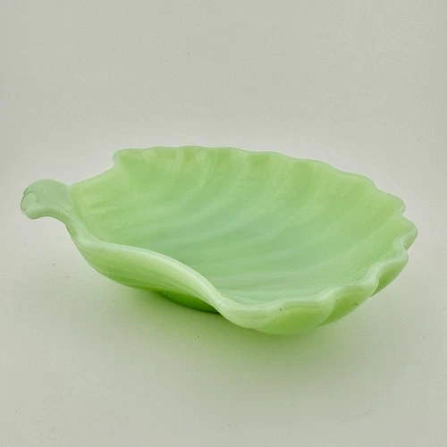 Vintage Fire King Jadeite Milk Glass Clam Sea Shell MCM Dish Green 7" Wide