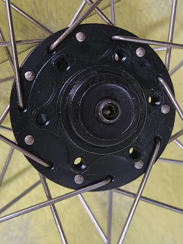 Переднее колесо горного велосипеда Bontrager Race Disc 28 спиц черное алюминиевое 26 дюймов - Изображение 4 из 4