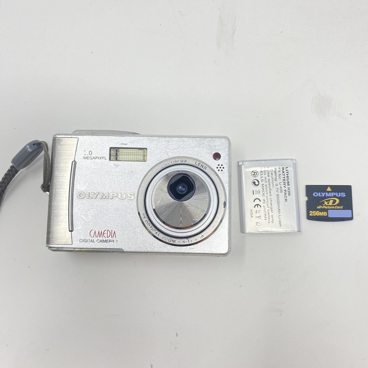 OLYMPUS CAMEDIA X-600 デジカメ 謎の寄り目デジカメ オリンパスX-600の研究 | 亀兵団斯く戦へり