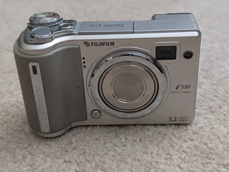 Fujifilm FinePix E510, photo 1 of 5