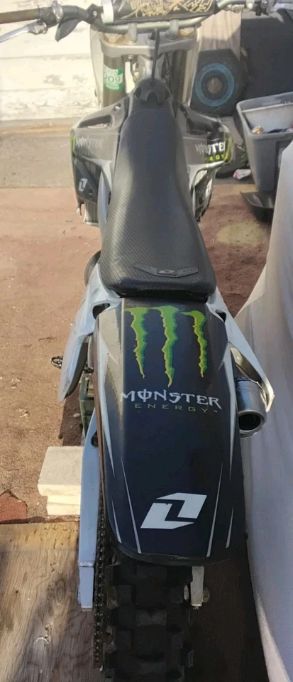  雅马哈 250 OFF 公路 DIRT 自行车 – 状况完好 100 英里 — 第 3/4 张图片