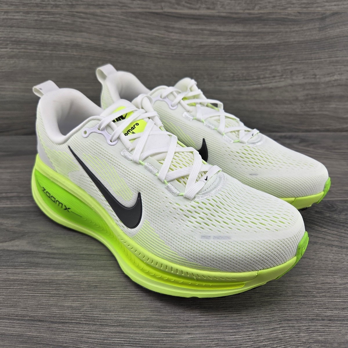 Nike Vomero 18 Size 8.5 Mens White Electric Green Volt Running