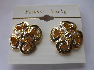 Gold Silver Metal Celtic Clover Knot   Clip On Earrings Art Deco Style NOS Vtg