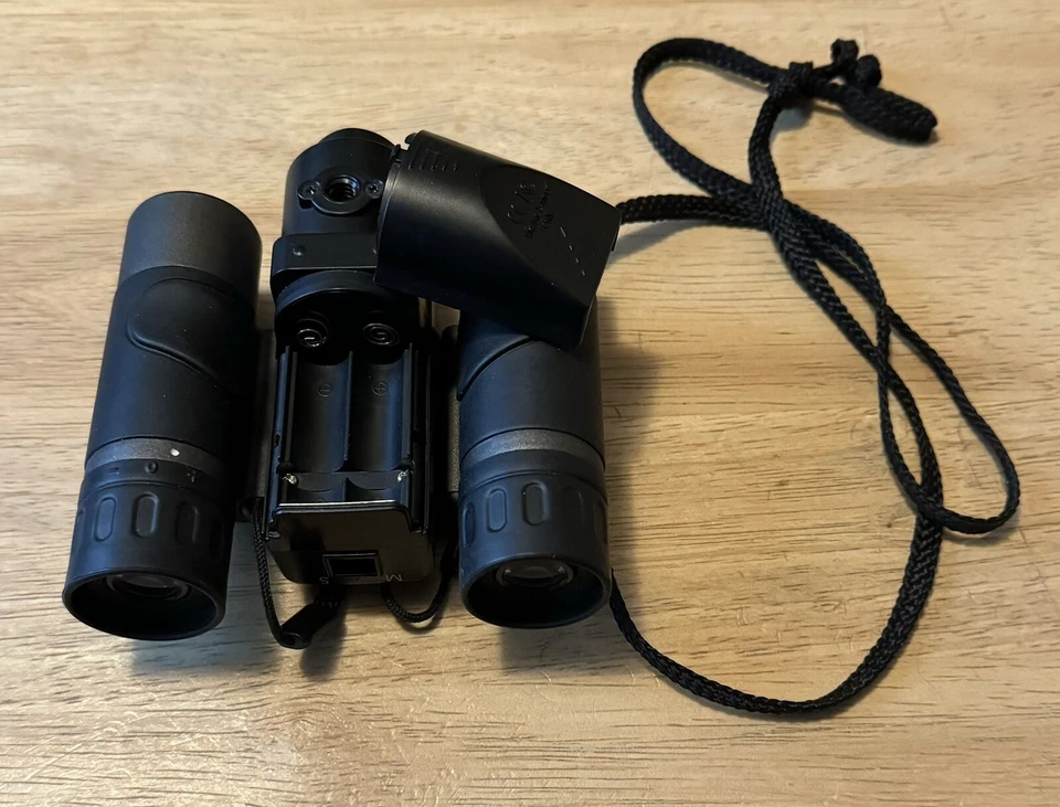 Celestron VistaPix 8x22 Binoculars & Digital Camera - Image 3 of 3