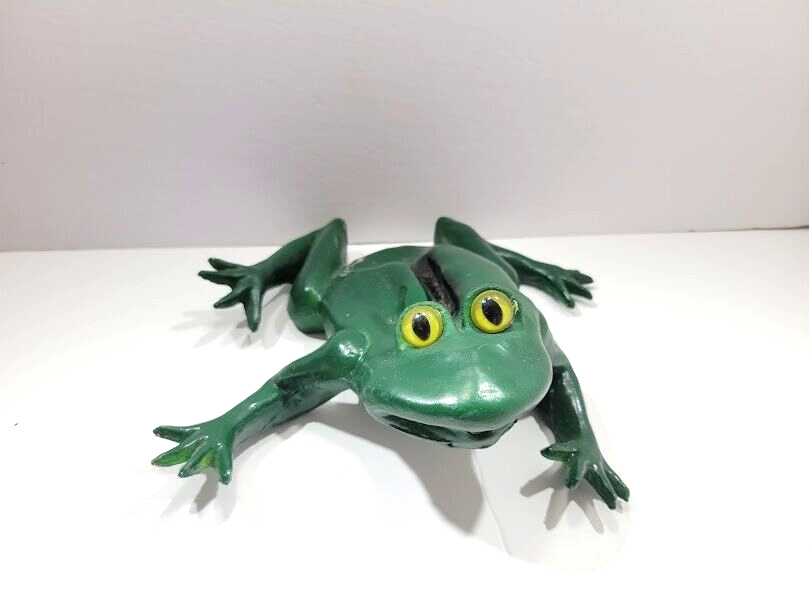 Vintage 1993 Vic's Novelty Rubber Frog w/ Battery Operated