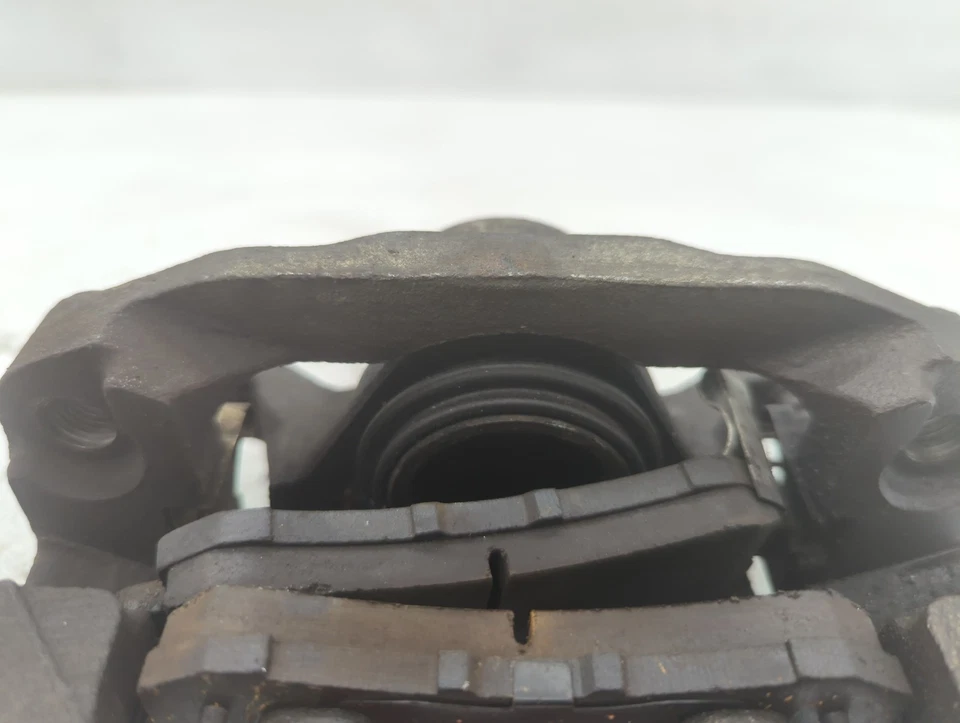 Pinza de freno derecho pasajero delantero Nissan Armada 2007-2022 CABO9 Foto 2 de 4