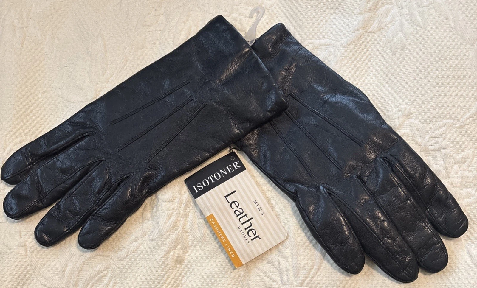 ISOTONER Signature Cashmere Lined Men's Black Genuine Leather Gloves Size M NWT
Opens in a new windo