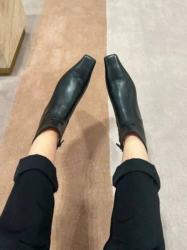 Khaite Kurzstiefel Damen Stiefel mit eckiger Zehenpartie flacher Boden halbhohe Chelsea Boots - Bild 3 von 18