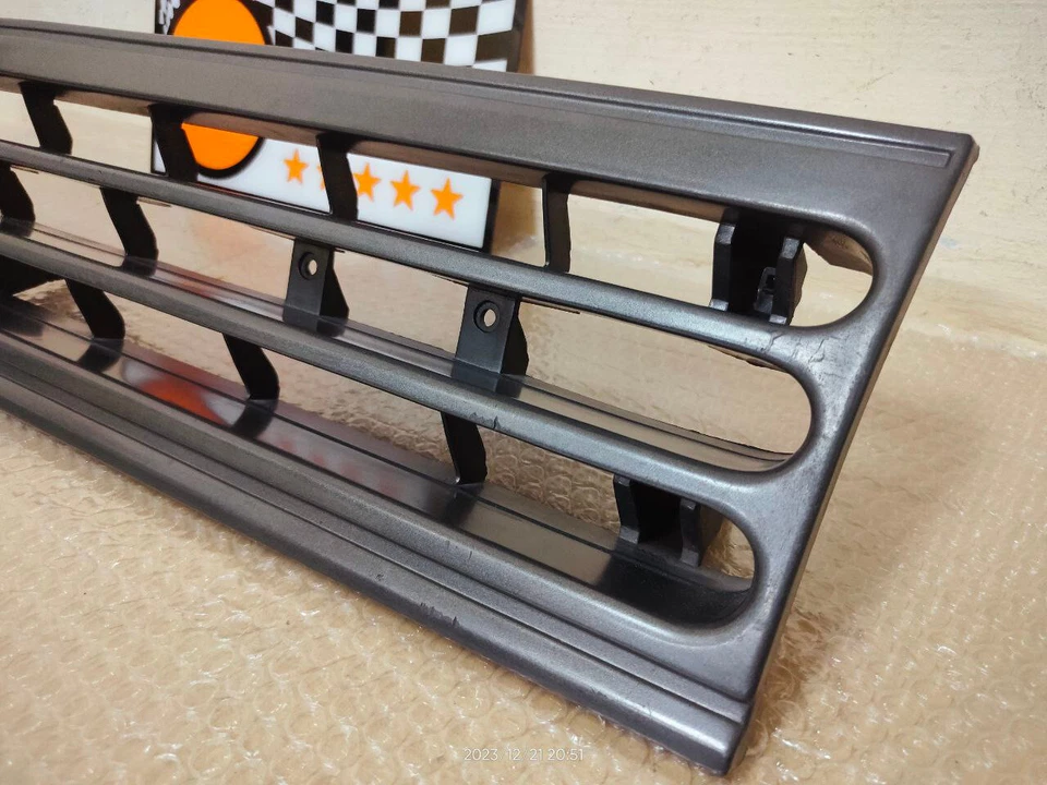 TOYOTA STARLET KP61 1982 PARRILLA DELANTERA TAIWÁN Foto 3 de 4