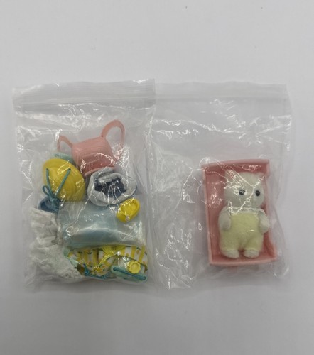 Muñeca gato familia Sylvanian con ropa mochila cuna accesorios - Imagen 2 de 5