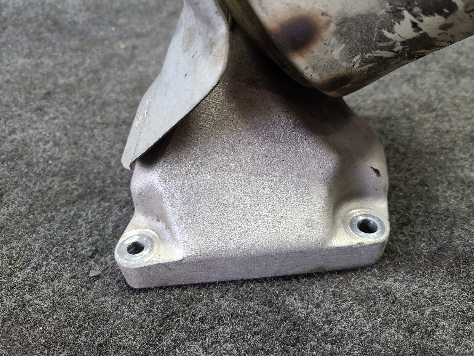 20072010 MERCEDES W219 W211 E63 CLS63 LEFT ENGINE MOTOR MOUNT BRACKET