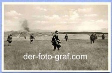 Foto, Infanterie s&auml;ubert das Gel&auml;nde, Ru&szlig;land, 1942 !!!