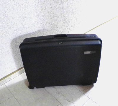 Reisekoffer Visa Delsey schwarz  73 x 54 cm x 20 cm tiefe auf 2 Rollen mit Griff