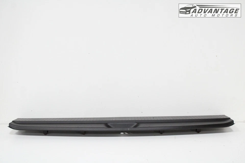 2015-2020 GMC YUKON PORTA TRASEIRA PEITORIL TAMPA ACABAMENTO ARRANHÃO PAINEL 22886549 FABRICANTE DE EQUIPAMENTO ORIGINAL - Imagem 2 de 4