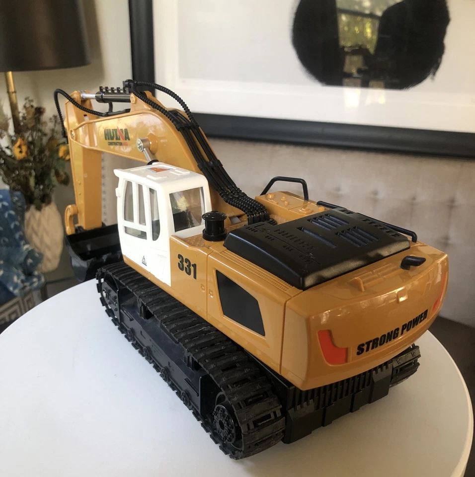 HUINA RC Excavator Construction Exc Condition, Batteries Included! No Remote  - Image 2 of 4