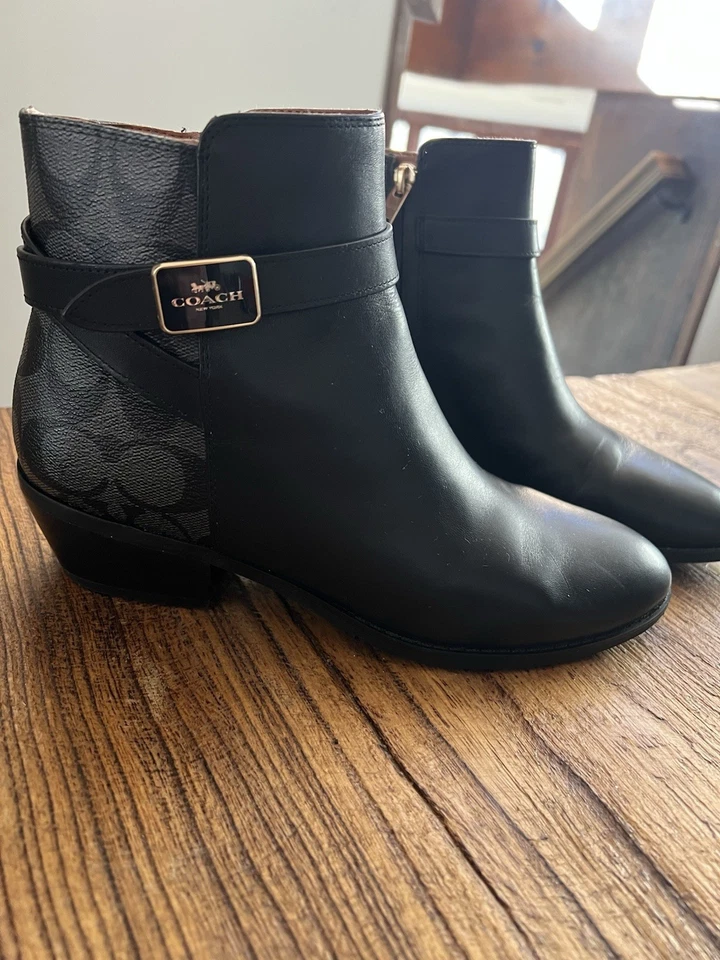 Botines COACH cuero negro con monograma talla 7 1/2 nunca usados Foto 3 de 4