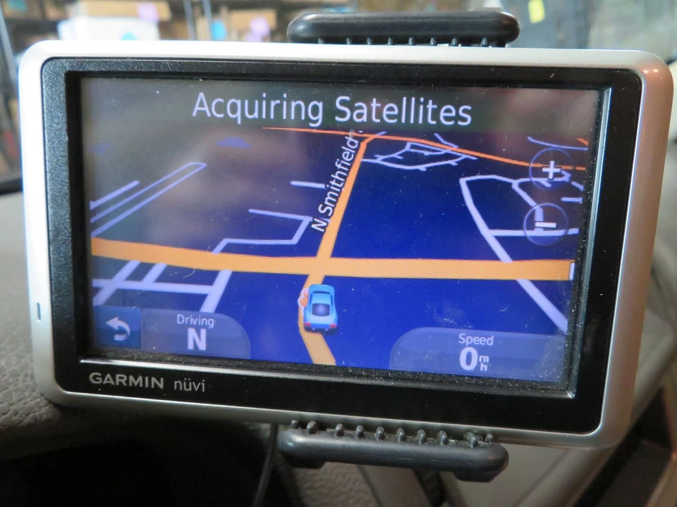 Garmin Nuvi 1300 GPS 4.3" Touchscreen Case, Car Power Adapter & USB WORKS BUNDLE - Image 4 of 4