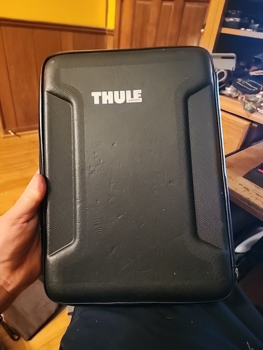 Thule Gauntlet Laptop Sleeve Laptop Case for 13” Black VGUC - Picture 1 of 9