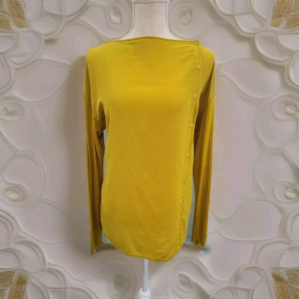 Blusa de seda Bailey 44 para mujer grande amarilla mostaza asimétrica con botones laterales  Foto 2 de 4