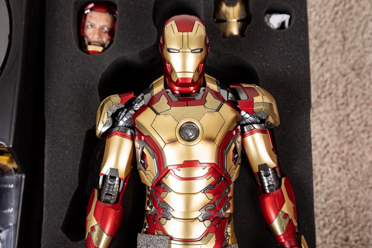 1/4 Quarter Hot Toys Iron Man Mark XLII 42 Deluxe Version 1/4 Quarter Hot Toys Iron Man Mark XLII 42 Deluxe Version