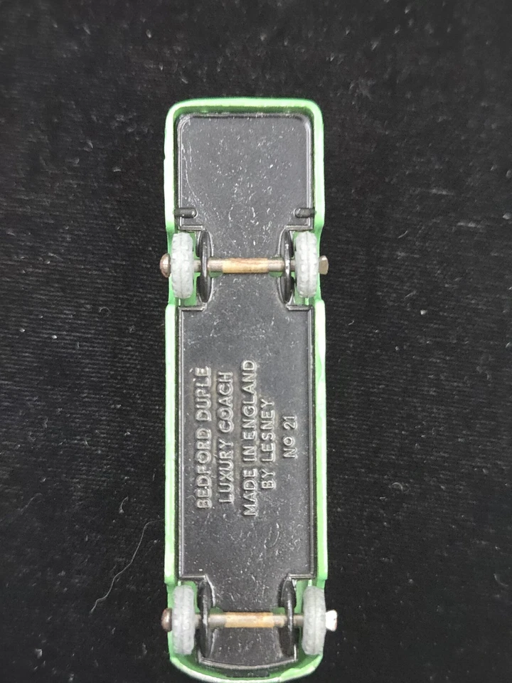 Vintage Matchbox Lesney #21 Bedford Duple Luxury Coach With Metal Wheels In The - Image 4 of 4
