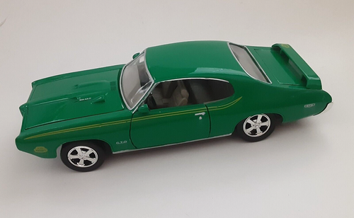 1969 Pontiac GTO Judge 1/24 Scale Motormax Moving Parts Green Chevrolet READ