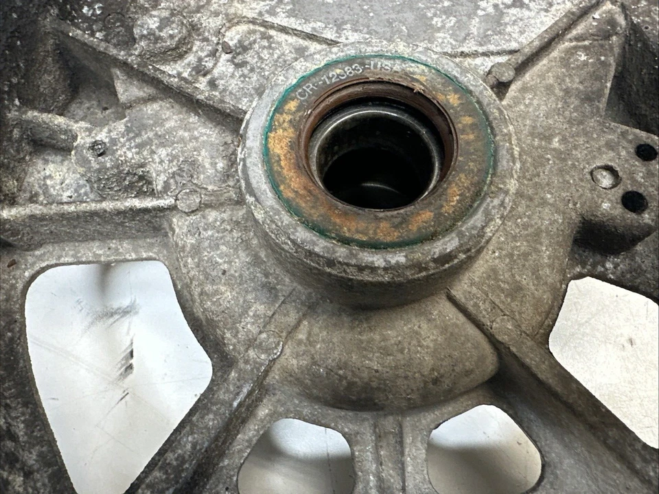 OEM 2002 Polaris Trail 550 Snowmobile Engine Motor Chaincase Chain Case - Image 3 of 4