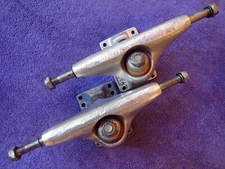 (1997-2002) Independent Truck Co - Stage 8 - 7.6" /126mm - 1 blue baseplate - P7