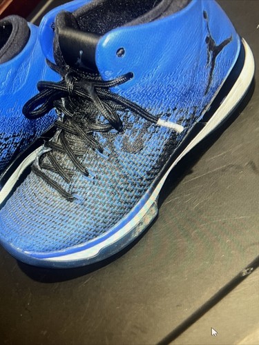 Boys Nike Air Jordan Size 6 Blue Shoes - Picture 2 of 12