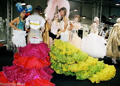 洋書 Roxanne Lowit Backstage Dior Amazon.co.jp: Backstage Dior-grand Exit Photoprint : Lowit