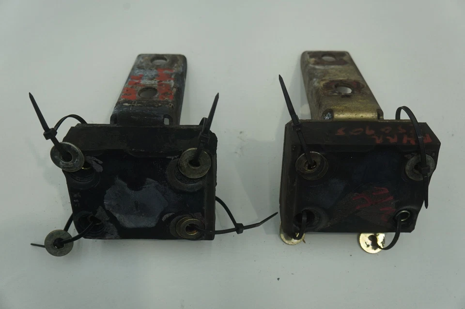 Juego 2 Parachoques Trasero Izquierdo Derecho Soporte Soporte Conjunto 65155200 Ferrari 360 2001 Foto 2 de 4