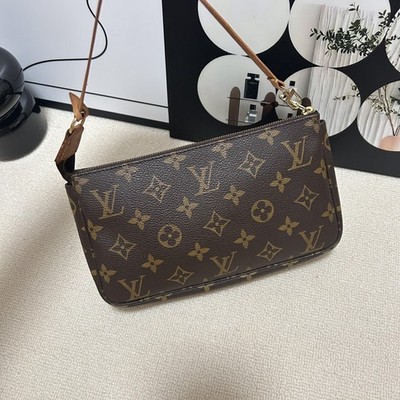 Louis Vuitton Pochette Monogram Zip Closure PVC Handbag - Very Good #1YJI962