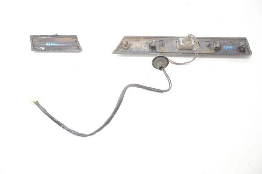 1986-1988 Mazda RX7 FC Driver Left Rear Quarter Panel Molding with Side Marker Foto 4 de 4