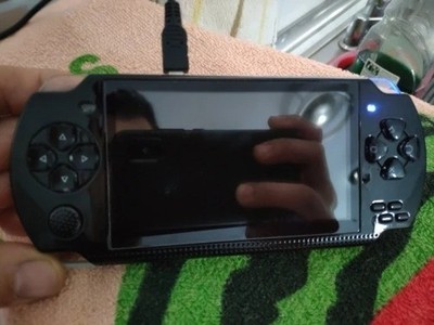 4,3'' Handheld-Spielkonsole - 8GB MP4/MP5-Player, PSP-Unterstützung, Kamera, Video