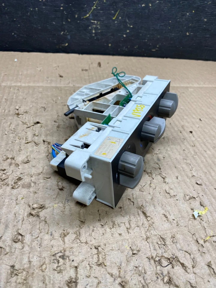 2001-2004 Nissan Xterra Frontier Temperature Climate Control AC Heat V1725 DG - Image 2 of 4