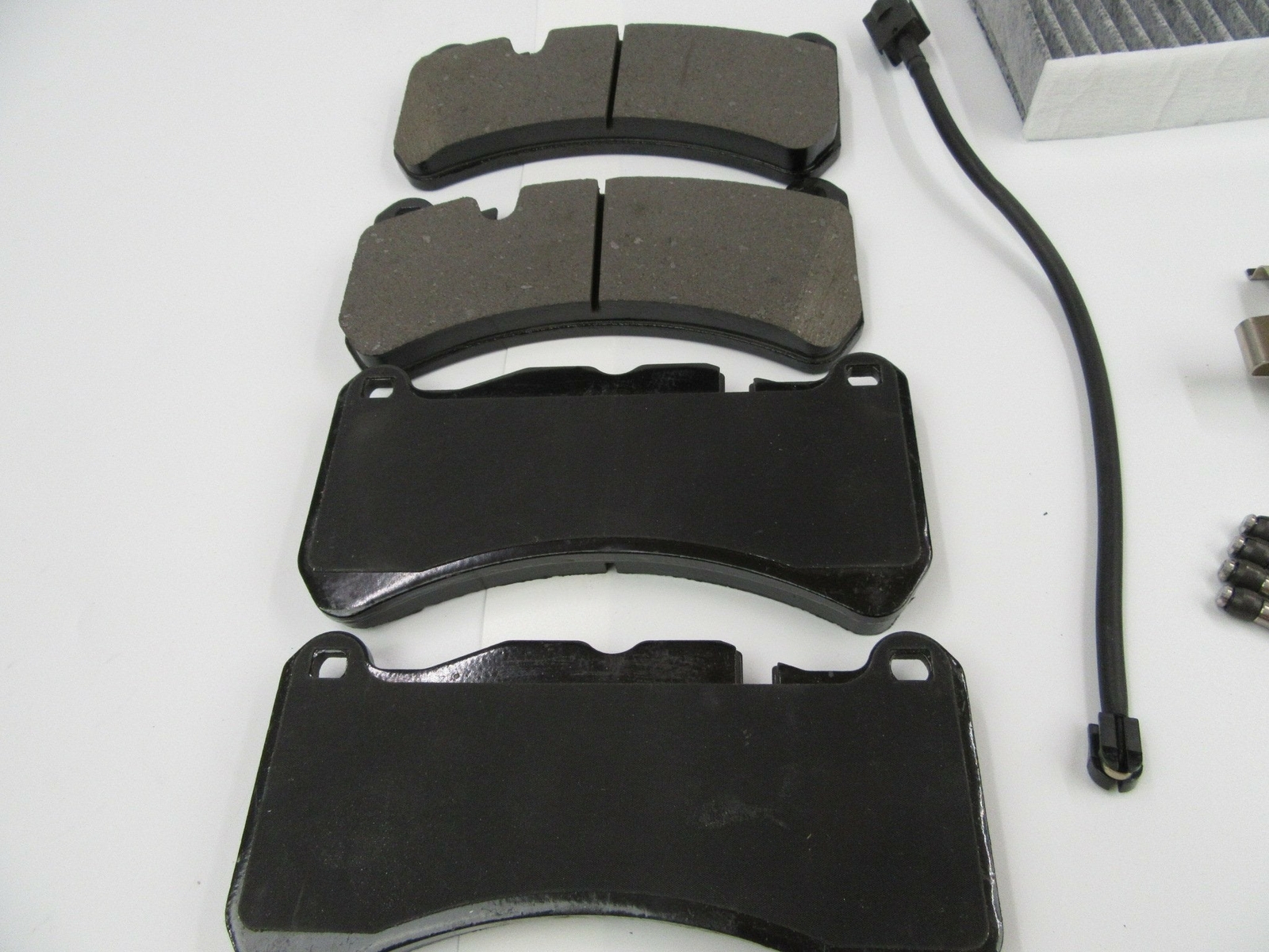 Maserati Ghibli Quattroporte front rear brake pads filters wiper blades 590