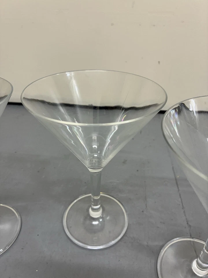 Juego de 4 vasos de martini de policarbonato Pottery Barn resistentes a la rotura  Foto 4 de 4