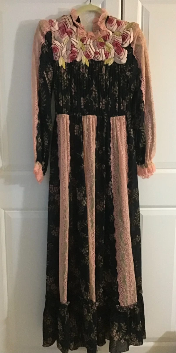 gucci floral lace long dress Gucci Floral Lace Gown in Green