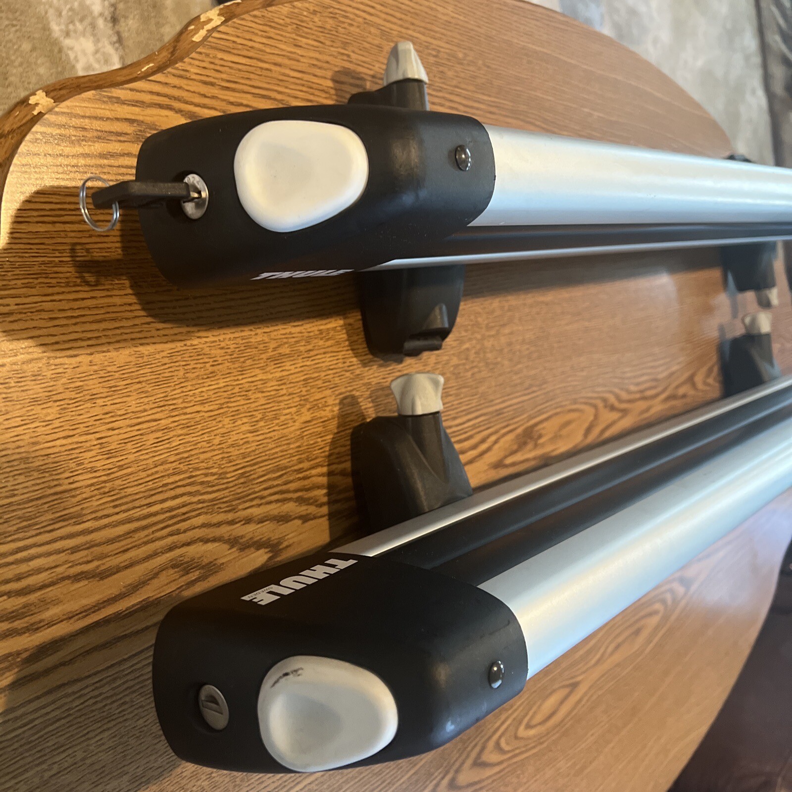 Thule 92725 Universal Flat Top 6 Ski & Snowboard Rack Silver. PERFECT