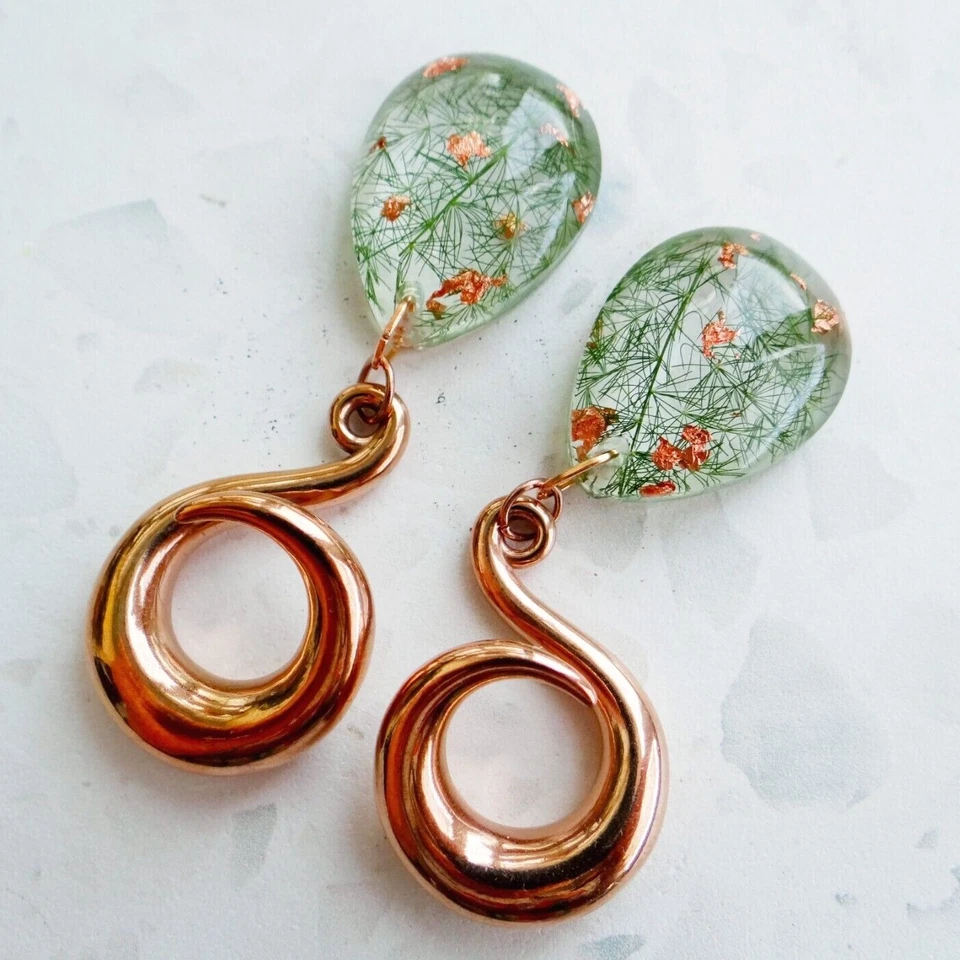 Pesos de oreja estirados medidores de oro rosa resina tapones colgantes túnel planta helecho par Foto 2 de 4