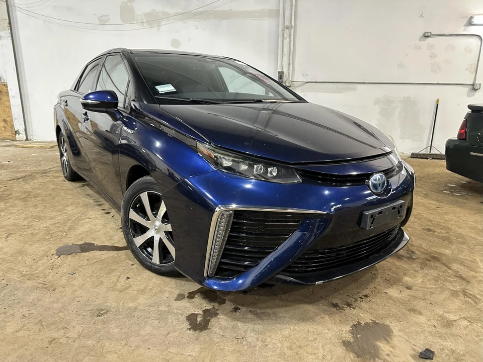 Used Rear Bumper Assembly Rear fits: 2017 Toyota Mirai Rear Grade A Foto 4 de 4