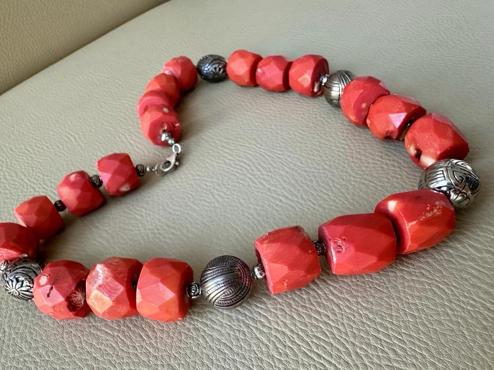 COLLANA DI CORALLO ROSSO PERLINE SFACCETTATE ABBINATE ARGENTO925 GIOIELLI VINTAG - Immagine 3 di 4