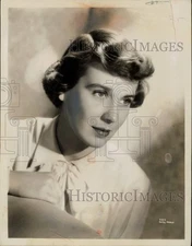 1954 Press Photo Actress Betsy Drake - kfx23031