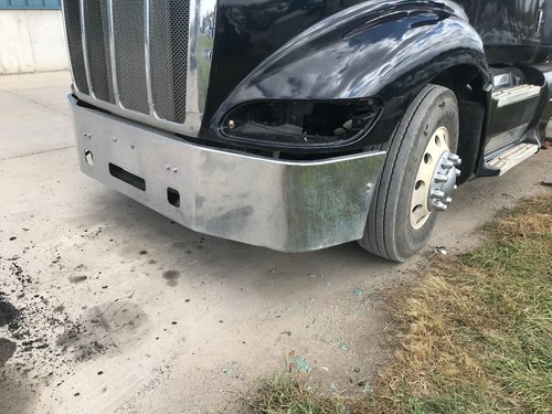 2000-2001 Peterbilt 387 1 PIECE CHROME Bumper - Used