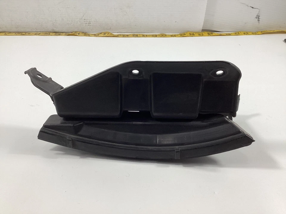 AUDI A6 2005-2008 - Soporte de parachoques trasero derecho 4F5807892 OEM. Foto 3 de 4
