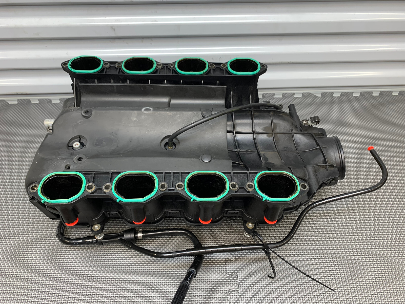 2005-2007 Maserati Quattroporte M139 Engine Air Intake Manifold OEM 4.2L 195699