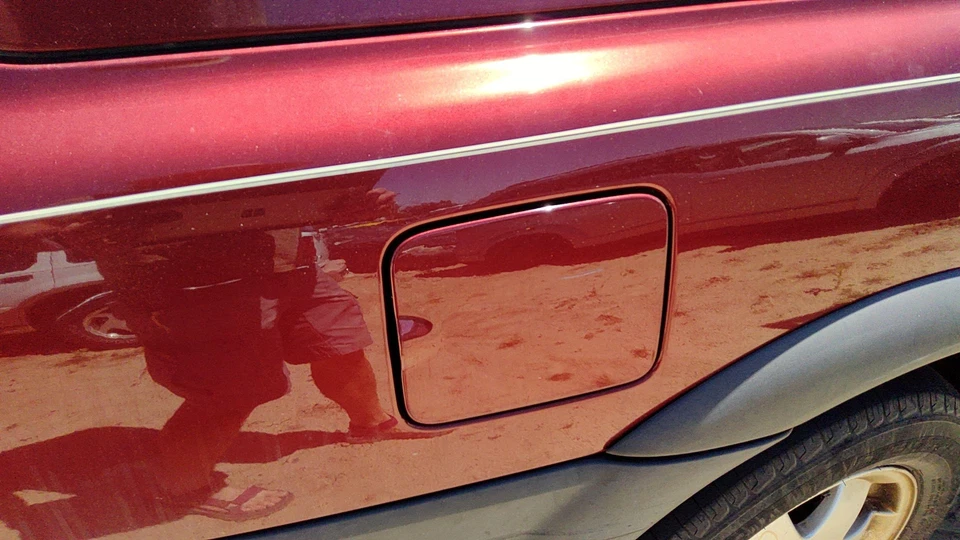 Puerta del tanque de combustible Volvo V70 Xc 01-07 con bisagra tapa de gas relleno OEM rojo 445 9187720 Foto 2 de 4