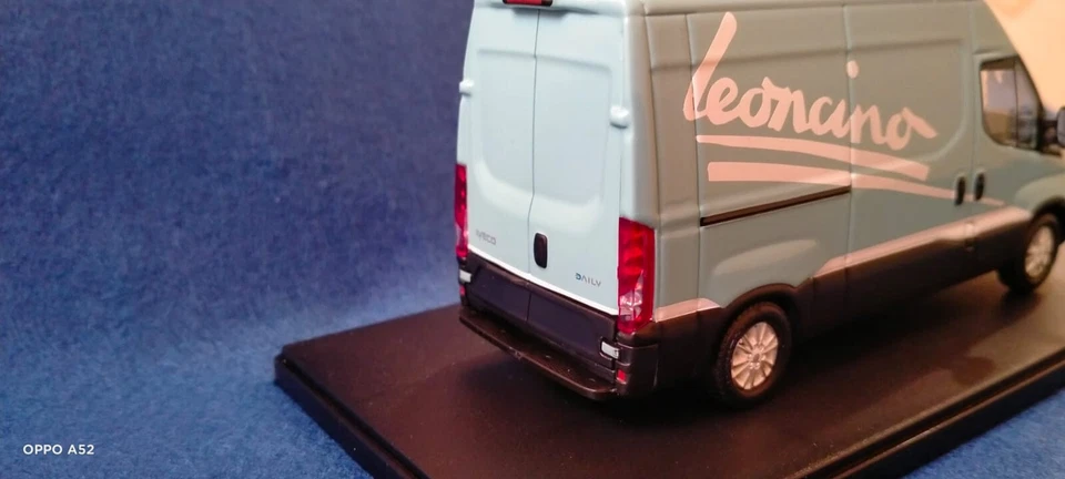 Furgone transporter Van Iveco E Daily E-Daily 2022 Leoncino Eligor 1/43 (NO OM) - Immagine 4 di 4