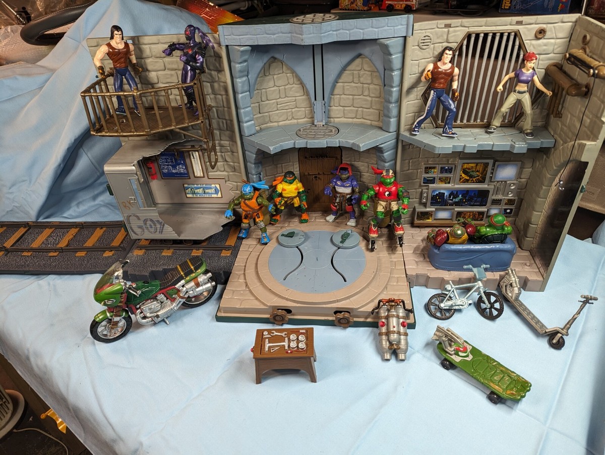 Secret Lair Turtle Lair Playset TMNT 2003 Sewer Lair PlaySet