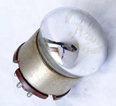 Western Electric by Raytheon 717A VT-269 Vacuum Tube Vintage 32